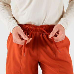 Pantalones cortos deportivos de poliéster ecológicos para hombre - Product Image 4