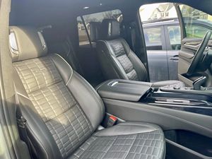 Cadillac Escalade-V 2024, Motor V8 Supercargado de 6.2 Litros, Transmisión Automática de 10 Velocidades - Product Image 6