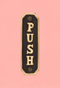 Plaque de porte moderne en laiton, design minimaliste, finition soignée, plaque nominative en métal pour intérieurs contemporains - Product Image 6