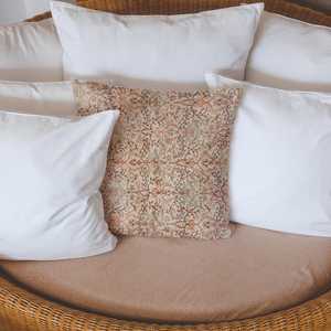 Funda de Almohada Turca con Estampado Kilim Vintage: Suave, Acogedora, Decorativa, Hecha a Mano (Solo la Funda) - Product Image 3