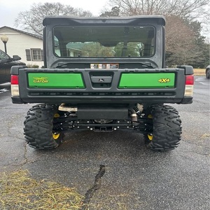 Livraison rapide disponible pour le véhicule utilitaire John Deere Gator XUV835, idéal pour l'agriculture, la construction et les opérations en extérieur. - Product Image 2
