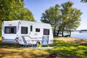 Remorque Mini Caravane Légère et Étanche à Double Amortisseur en Acier Inoxydable Blanc Moderne en Forme de Goutte d'Eau, Vente Chaude 2 - Product Image 5