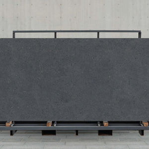 Intérieurs de luxe avec des dalles en porcelaine noire à haute brillance de 1200x3200 mm - Product Image 1