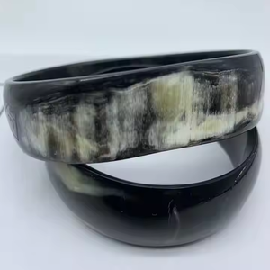 Conjunto de brazalete de cuerno a precio a granel de la India Joyería de cuerno de búfalo Brazalete de cuerno natural de moda por Artesanías de media luna - Product Image 1