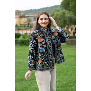 Veste en velours noir artisanale avec motif Suzani brodé, réversible en cuir suédé, grande taille, style bohème universitaire pour l'automne - Product Image 1