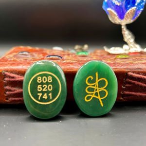 หินสัญลักษณ์หยกสีเขียวรูปตัว Zibu สำหรับการทรงตัวจักระและการทำสมาธิ - Product Image 1