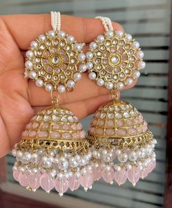 BOUCLES D'OREILLES JUMKHAS TRADITIONNELLES INDIENNES & BOUCLES D'OREILLES KUNDAN EN PLAQUÉ OR AVEC PERLES POUR FEMMES ET FILLES - Product Image 1