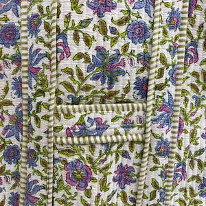 Sac fourre-tout en coton matelassé réutilisable pour les courses, fait à la main, vert, imprimé à la main en Inde avec des motifs floraux roses d'astilbe, sac à bandoulière - Product Image 6