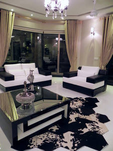 Tapis en cuir naturel fait à la main sur des cheveux en cuir de vachette véritable de l'usine OEM Tapis en cuir de vachette personnalisé pour la décoration intérieure et extérieure - Product Image 4