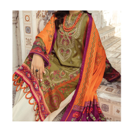 Dernières robes 3 pièces respirantes en velours côtelé imprimé pour femmes Impression numérique fabriquée au Pakistan disponibles à la vente