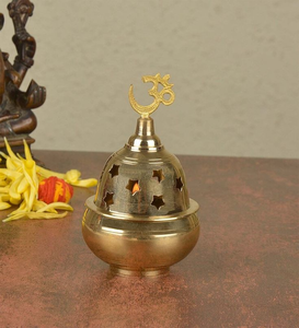 Estilo de lujo Hermoso grabado Diwali Latón hecho a mano Latón tradicional Kuber profundo/Diya/Lámpara de aceite - Product Image 6