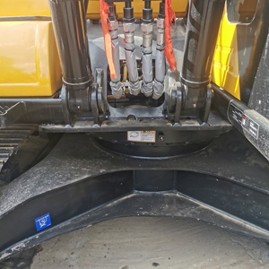 Excavatrice sur chenilles hydraulique compacte Sany SY135C de 13,5 tonnes, d'occasion et bien entretenue, en stock pour la construction - Product Image 6
