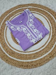 Colección de la Marca Ethenic, Salwar Kameez Moderno de Viscosa Pesada con Bordado de Lentejuelas Chandar, Diseño Reversible para Fiestas - Product Image 5