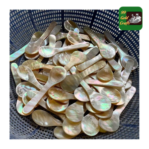 Cuchara de concha de perla inspirada en Boho Cuchara de caviar de madre de perla Cuchara de concha hecha a mano para un elegante entorno de comedor ecológico - Product Image 3