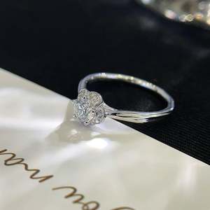 Anillo de Compromiso con Halo de Diamantes Cultivados en Laboratorio, Corte Redondo, 0.90ctw, Certificado IGI - Product Image 2