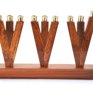 Ménorah en noyer et cerisier, chandelier de Hanoucca en bois artisanal, décoration élégante pour les fêtes juives, pour la maison et le bureau - Product Image 1