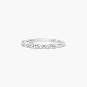 Anillo de Diamantes Romántico de Platino con Corte Marquesa y Redondo Alternados, con Certificado IGI para Uso Diario - Product Image 5