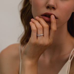 Anillo de Compromiso y Matrimonio de Plata de Ley 925 Personalizado, con Diamantes VVS, Moissanita, Forma de Ola, Media Pavimentación, Diseño de Enredaderas Trenzadas - Product Image 5