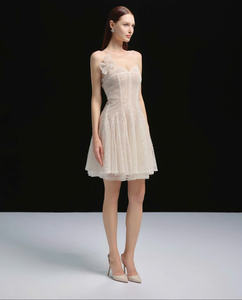 Robe de soirée courte scintillante à paillettes ornée de bretelles spaghetti Robe élégante et féminine fabriquée au Vietnam - Product Image 3