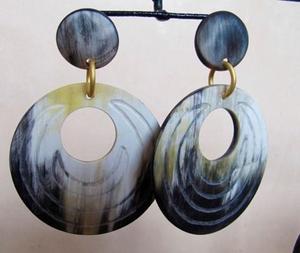 Pendientes colgantes de cuerno de búfalo de estilo animal único clásico hechos a mano por F S International hechos de material natural - Product Image 3