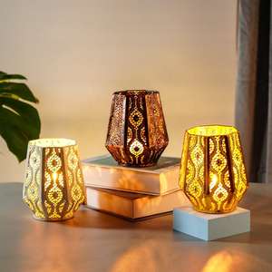 Lanterne de table décorative vintage en métal bronze de style marocain fait à la main pour Pâques, Noël et événements à la maison - Product Image 1