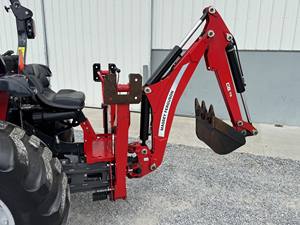 Tractor Agrícola Massey Ferguson 1840M de 70HP con Tracción en las 4 Ruedas y Transmisión por Engranajes para Motor, Caja de Cambios y Bomba, con 1 Año de Garantía - Product Image 3