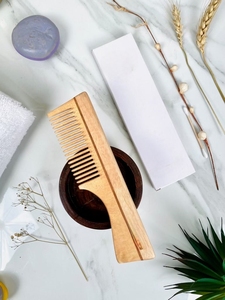 Peine de Madera Natural Rústico con Logotipo Personalizable en Color para Desenredar el Cabello sin Esfuerzo, Peinado Suave y Sesiones de Cuidado Cómodas - Product Image 3