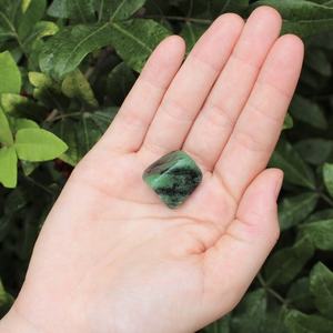 Pierre roulée en Zoisite Rubis en gros, cristal de guérison naturel, pierre précieuse polie, sculpture d'amour, bijoux de méditation Reiki, vert - Product Image 5