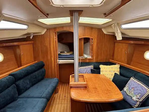 Bateaux Hunter 356 durables de 2003 proposés à bas prix - Product Image 2