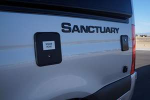 Sprinter 2500 Thor Sanctuary 4x4 2022 ~2 500 milles, conversion en camping-car, moteur V6 turbodiesel, 4 roues motrices - Product Image 3