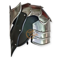Casque fermé de chevalier médiéval de style moderne, armure de guerrier en argent poli avec impression de découpe pour l'artisanat du métal des batailles