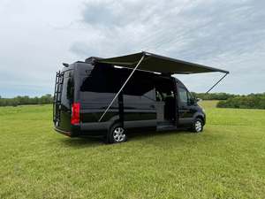 Caravana de Lujo Tipo Sprinter en Venta, Autocaravana con Techo Alto y Motor Diésel, con Interior Premium, Cama, Cocina y Baño para Viajar - Product Image 4