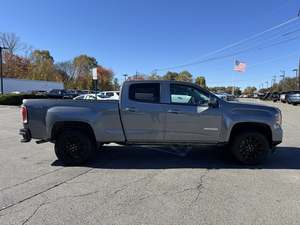 GMC Canyon Elevation Crew Cab 4WD Gris Métallisé 2023 d'occasion avec toit ouvrant, démarrage à distance, sièges en cuir, pack premium, jantes en alliage - Product Image 3