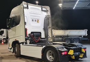 Camion tracteur d'occasion 2023 FO RD F Max 500 4x2 Diesel Automatique Euro 6 LHD Léger Suspension Pneumatique Boîte FAST Bon état - Product Image 3