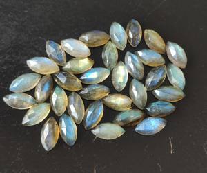 Piedra lunar de labradorita natural al por mayor, piedras preciosas sueltas con reverso plano de 2x4mm-15x30mm para la fabricación de joyas - Product Image 1
