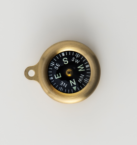 Boussole de poche Stanley London en laiton avec couvercle - Product Image 1