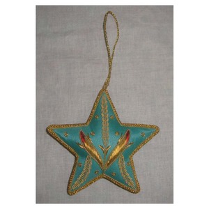 Ornement suspendu en forme d'étoile antique, conçu avec une broderie zari faite à la main, pour un arbre de Noël magnifique, à des fins décoratives - Product Image 1