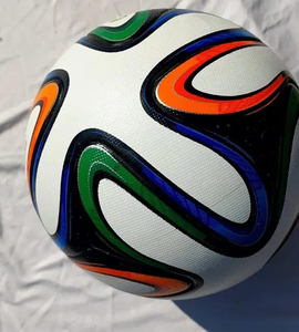 Ballon de football d'entraînement personnalisé pour toutes les conditions météorologiques, en matériau PU, équipement sportif, ballon de football cousu à la main, service OEM - Product Image 6
