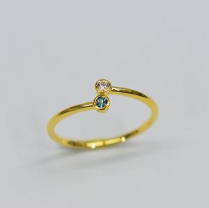 Anillo de circonita cúbica de Topacio Azul Londres minimalista chapado en oro de 14 quilates personalizable, Envío listo para regalo de fiesta de compromiso de boda - Product Image 1