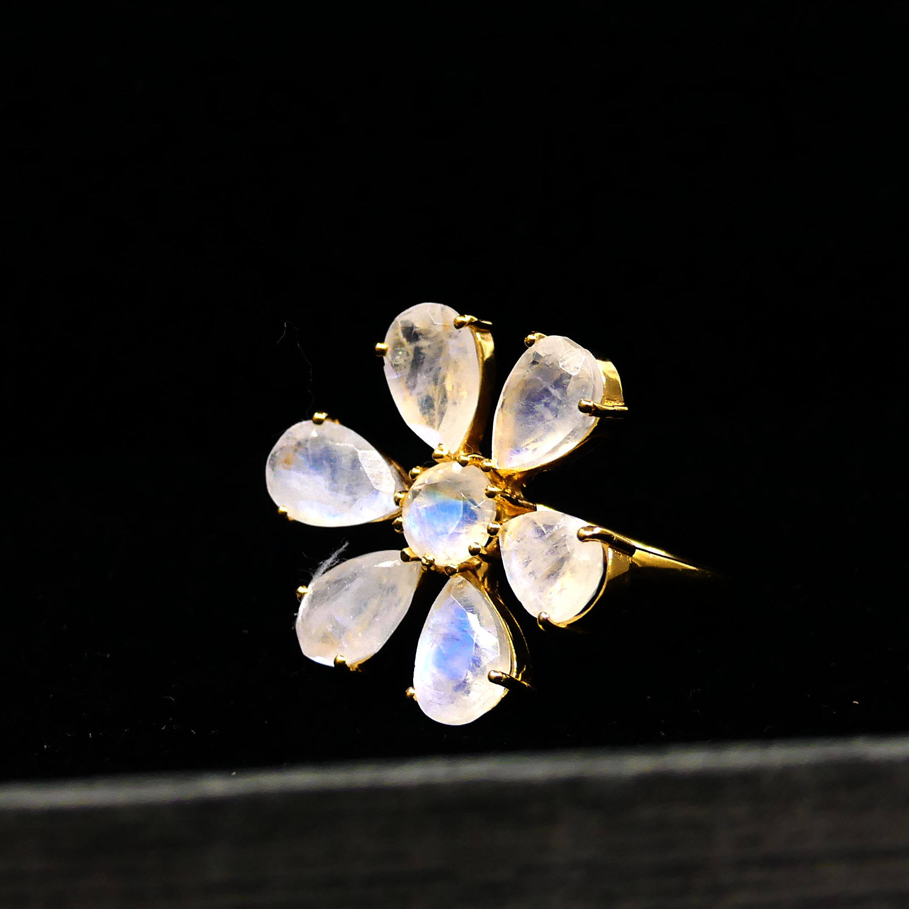 สีเหลือง