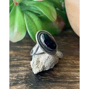 Anillo de Ónix y Plata de Ley Hecho por Artesanos Navajo, Talla 6, Patrón Geométrico, Conjunto de Joyería de Platino, Estilo Boho y Hip-Hop, Uso Diario - Product Image 3