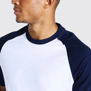 เสื้อยืดแขนแร็กแลนสำหรับผู้ชายมีลายสีพื้นสไตล์ล่าสุดออกแบบได้ตามต้องการ - Product Image 3