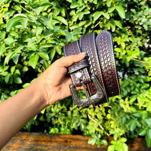 เข็มขัดหนังแท้ลาย Paisley หัวเข็มขัดโลหะผสมสังกะสี งานแฮนด์เมด คุณภาพพรีเมียม ความกว้าง 40 มม. - Product Image 2