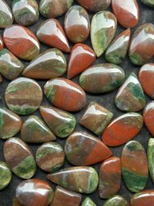 Pierre naturelle de sang de dragon de belle qualité pierre précieuse d'agate verte en vrac cristal de guérison Cabochon fait à la main pour la fabrication de bijoux - Product Image 5