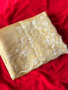 Sari de Seda Chanda Pura para Mujer con Motivos Florales Bordados Multicolores y Borde Calado, Hecho en India - Product Image 5