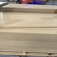 Panneau MDF de 18mm 1220x2440mm certifié E0 CARB P2 Fabrication de meubles et d'armoires Surface lisse Prix d'usine