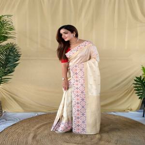 Sari en soie douce et élégante VASTRA COTTAGE avec bordures Patola Meenakari, pallu riche tissé avec des motifs tout au long et des boutons assortis, et un chemisier assorti - Product Image 3