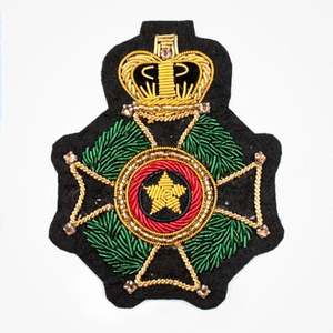 Écussons brodés personnalisés avec logo sur mesure, techniques d'impression sur tissu feutré et caoutchouc pour vêtements - Product Image 1