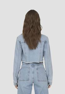 Veste en jean courte courte personnalisée pour femmes bleu clair OEM fermeture à bouton conçue pour les femmes pour un confort en toutes saisons - Product Image 5