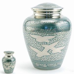 Belle urne de crémation en métal laiton - Product Image 3